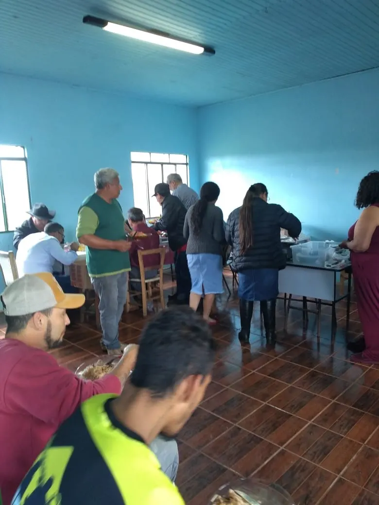 Almoço comunitário no projeto de assentamento Butiá Verde em Fraiburgo.