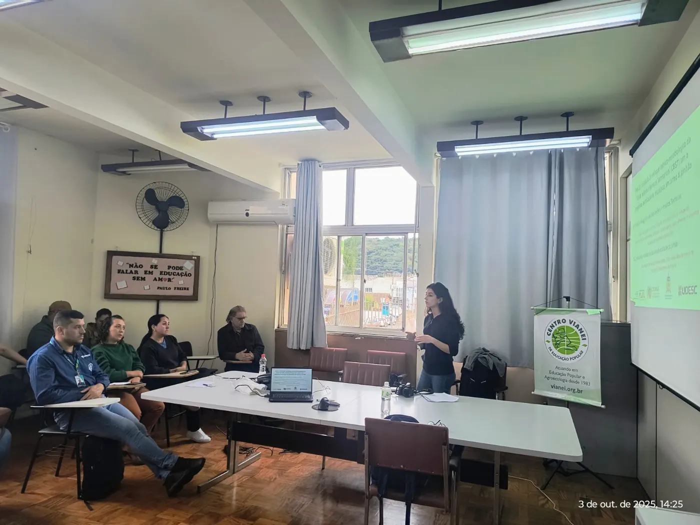 Foto 3: Oficina sobre Políticas Públicas no Município de São José do Cerrito/SC, na sala de reuniões da Secretaria Municipal de Educação de São José do Cerrito, no dia 3 de outubro de 2025 – com o secretário Municipal de Agricultura e Meio Ambiente, Edson Kuster Moreira.