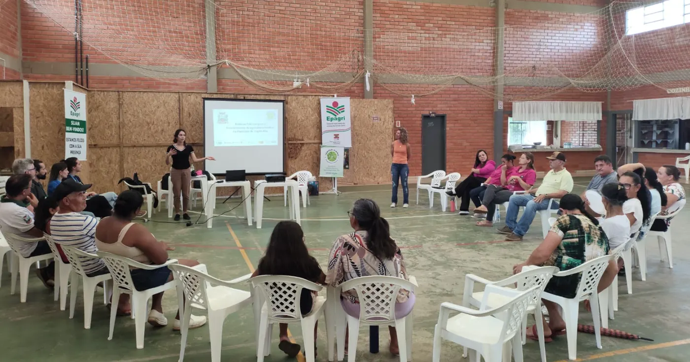 Apresentação do projeto do edital Da Terra à Mesa, com a engenheira agrônoma Julia Goetten Wagner