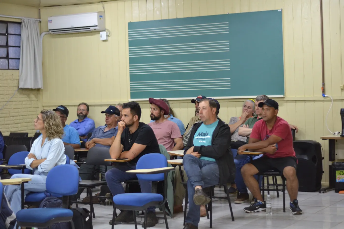 Parte do público presente na oficina sobre Políticas Públicas para o fortalecimento da agricultura familiar, que ocorreu na Secretaria Municipal de Urupema, em 23 de fevereiro de 2026.